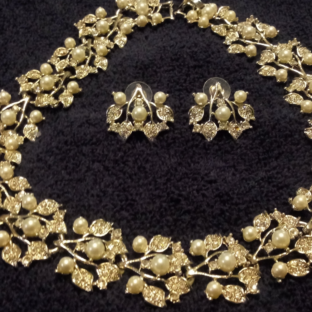 Necklace earring set